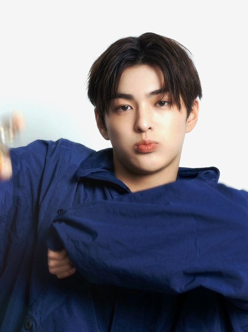 keon_hooz's tweet photo. #keonho 💙 https://t.co/kSUZewF2C5
