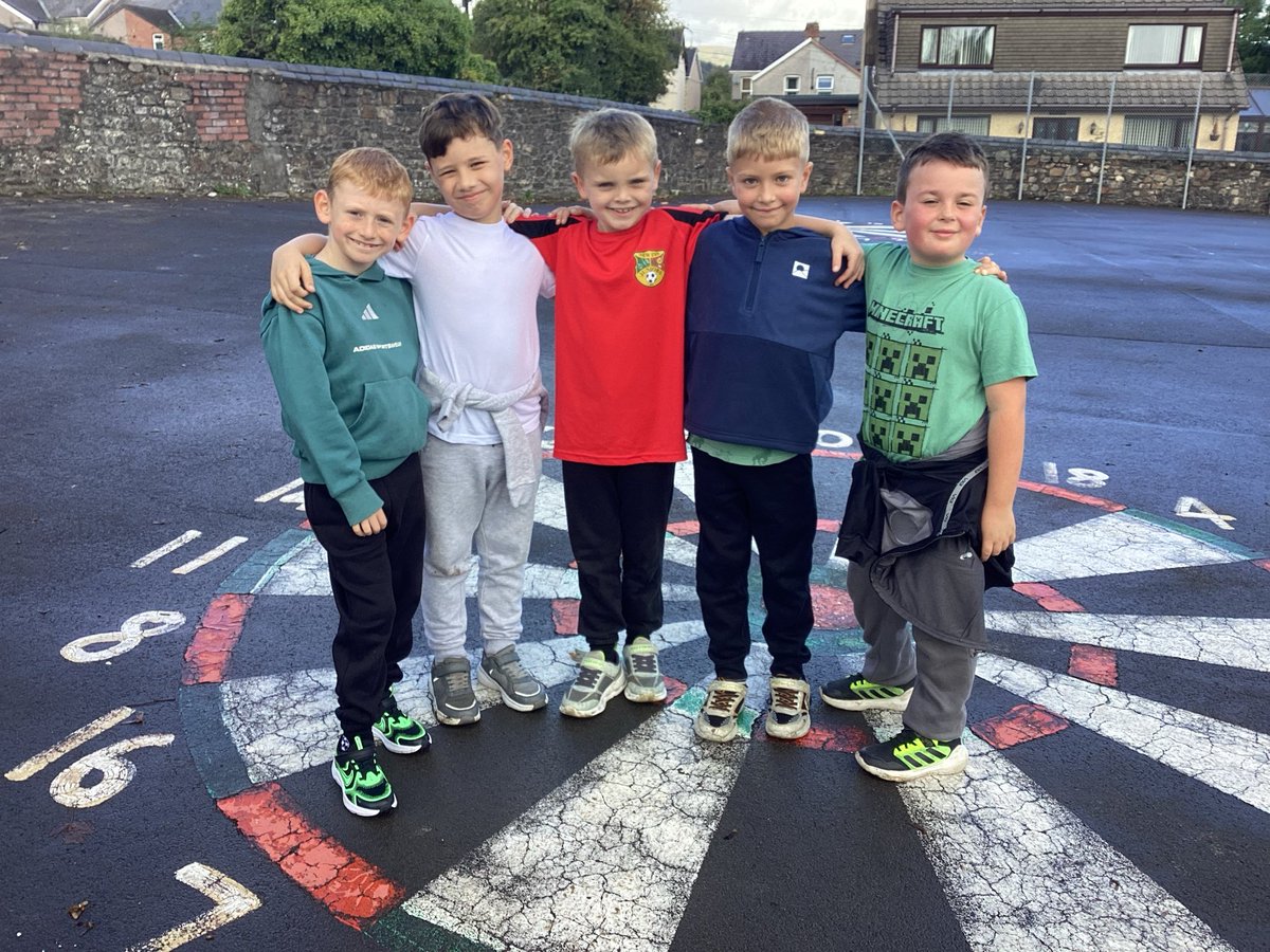 Melislpw's tweet photo. Year 3 Cross Country Running Teams. Good luck! https://t.co/THAj0QFWlU
