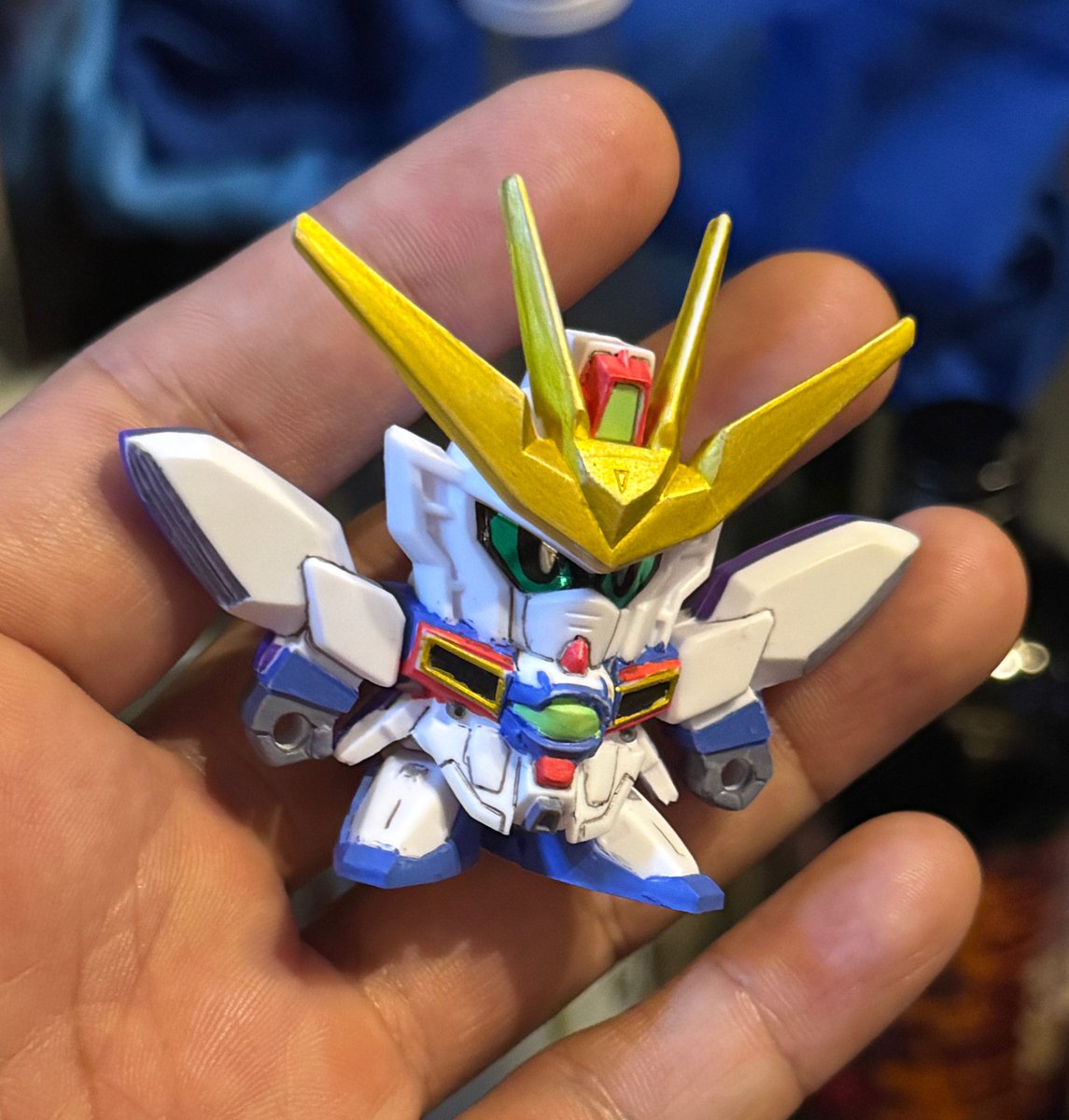 kentacosman's tweet photo. ペンで頑張った！一旦トップコートして耳とか腰回りのスミイレだけエナメルでやっちゃうかー https://t.co/vXwp8GF1lg