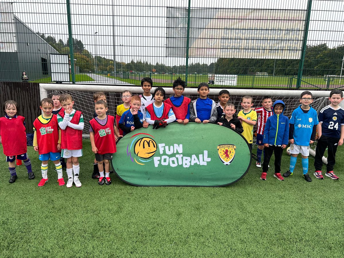 PollokUtdS_A's tweet photo. Weekend football is here! 🙌
It’s great to see so many young players turning up, getting involved and making the most of every minute on the pitch with our McDonald’s Programme! ⚽️👏
#FootballForAll #McDonaldsProgramme #GetInvolved #FootballFun https://t.co/GEtYXqRvnt