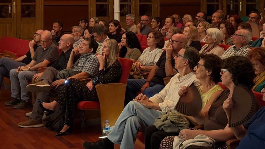 TribunaSegorbe's tweet photo. 📚Antonio Muñoz Molina y Justo Serna acercan la literatura y la memoria al Teatro Serrano de Segorbe
Una tarde en el Teatro Serrano dedicada a la literatura, la historia y la memoria. 📚
👉 https://t.co/Vf0vi8npuW
#Segorbe #AntonioMuñozMolina #JustoSerna #MaxAub #ICAP https://t.co/8qh44pr62W