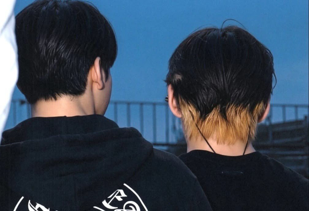 THVluv_JJK's tweet photo. #taekookau

“Your boyfriend’s such a jerk!,” Taehyung heard his friend, dahyun said, he looks at her, confused. “No, he’s not,”

“He is,” She scoffed

“He’s literally the most kind person I’ve ever met, what are you talking about?” 

Where, Jungkook is only soft for his boyfriend https://t.co/1gVvKDrfje