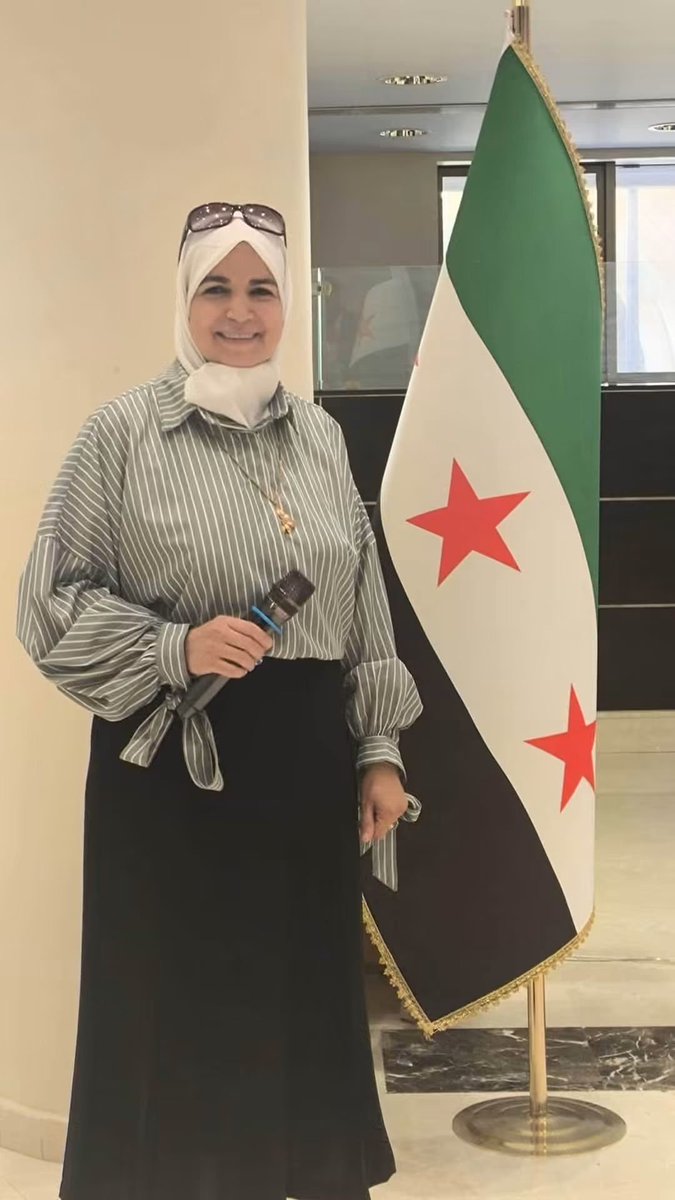 nzar_1986's tweet photo. تعالو باركولها  للدكتورة منال الشياح صدر قرار تعيينها عميدا لكلية الاقتصاد الثانية ـ فرع درعا
يبدو أن مسار "العدالة الانتقائية" مستمر في حصد المناصب لبقايا النظام البائد. https://t.co/kL7v6cwxKY