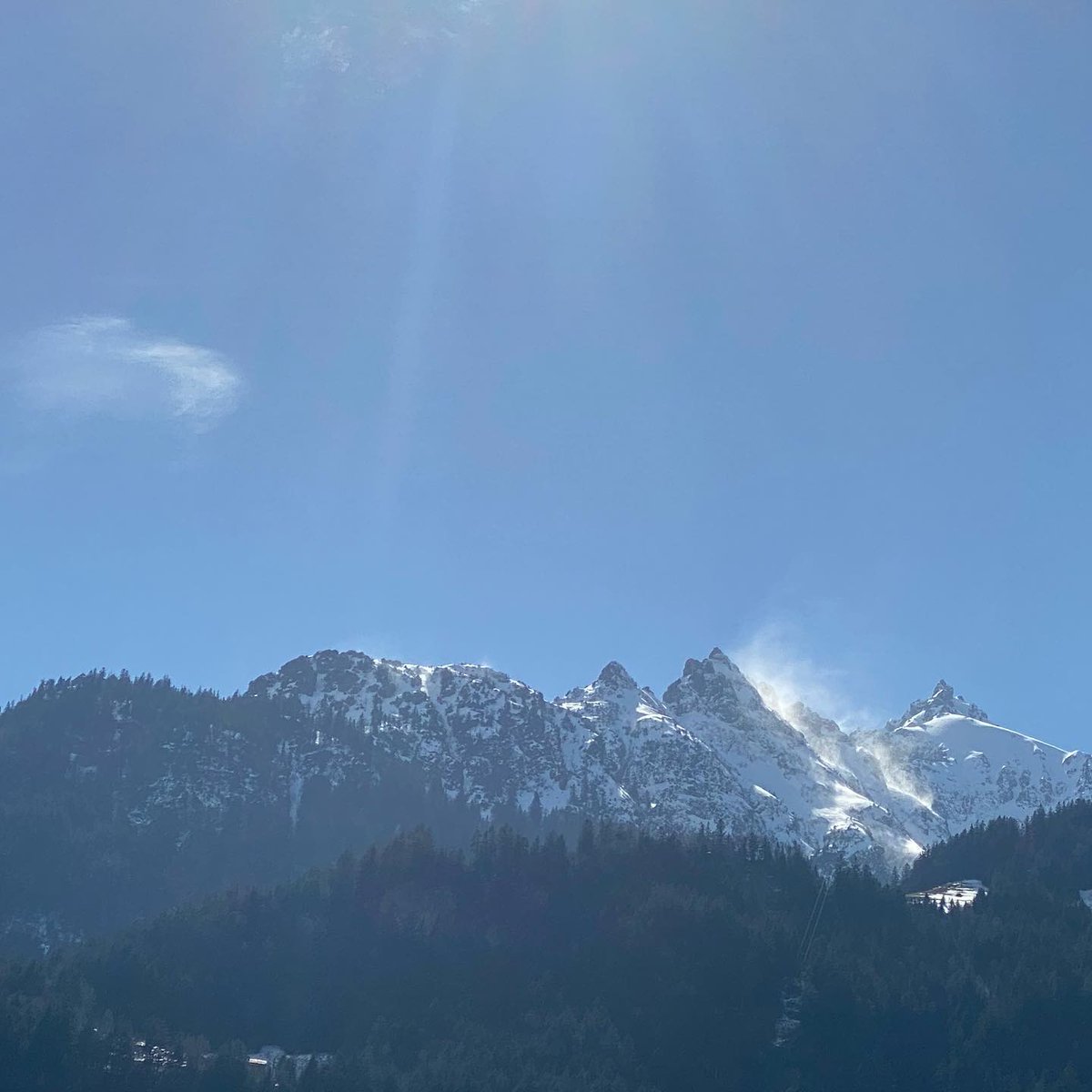 Ximenithalovec's tweet photo. Herrlicher Spaziergang mit @himmuguegeli_13 bei Sonne und Fön 🙃 #schweiz #erstfeld #bristen #spaziergang #herrlich #berge #sonne #fön https://t.co/06htcLRJIF