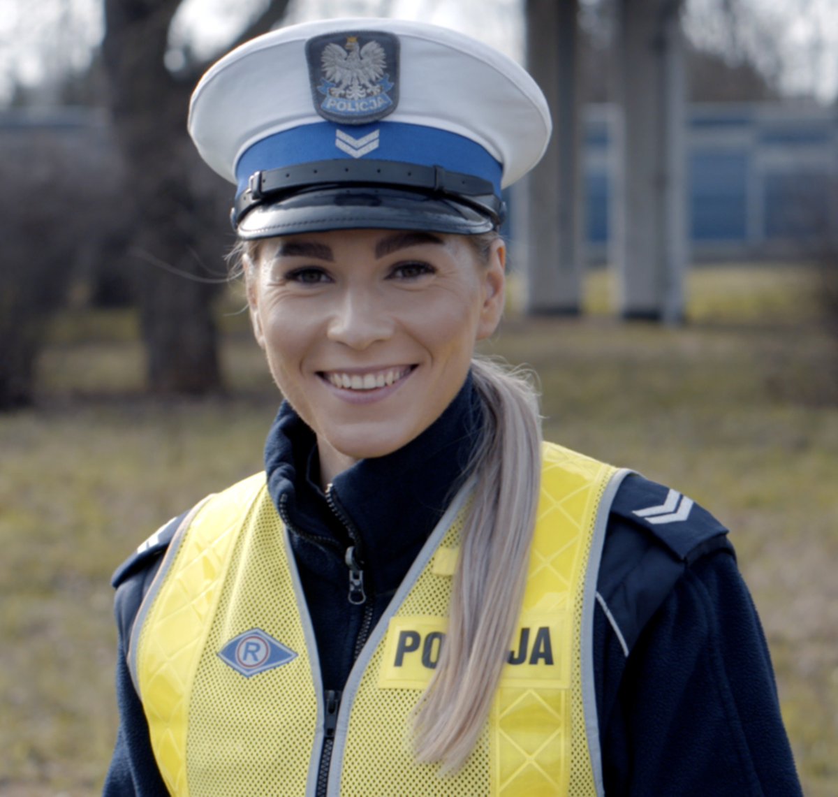 MinMKPL's tweet photo. Jak myślicie kochani na ile lajków zasługują dzielne panie w 🇵🇱 służbach mundurowych? 

Lajkujemy 👍🏼  i podajemy wpis dalej, niech się niesie że nie wszyscy jesteśmy pożałowania godnymi bigotami jak @SlawomirMentzen i jego kumple w krótkich brunatnych spodenkach. https://t.co/jrQDNZ6y48