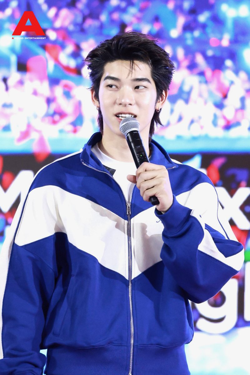 around_ent's tweet photo. “ตี๋ตี๋ วันพิชิต” ในงาน “THE MALL LIFESTORE SPORT DAY AFTER MATCH TEETEE &amp; POR”

TTP AT THE MALL LIFESTORE 
#TheMallBangkapiXTeeteePor
#teeteepor #ตี๋ตี๋ป๋อ #AfterMatch #twnpich 
#TheMallLifestoreSportDayAfterMatch https://t.co/OyErN97s73