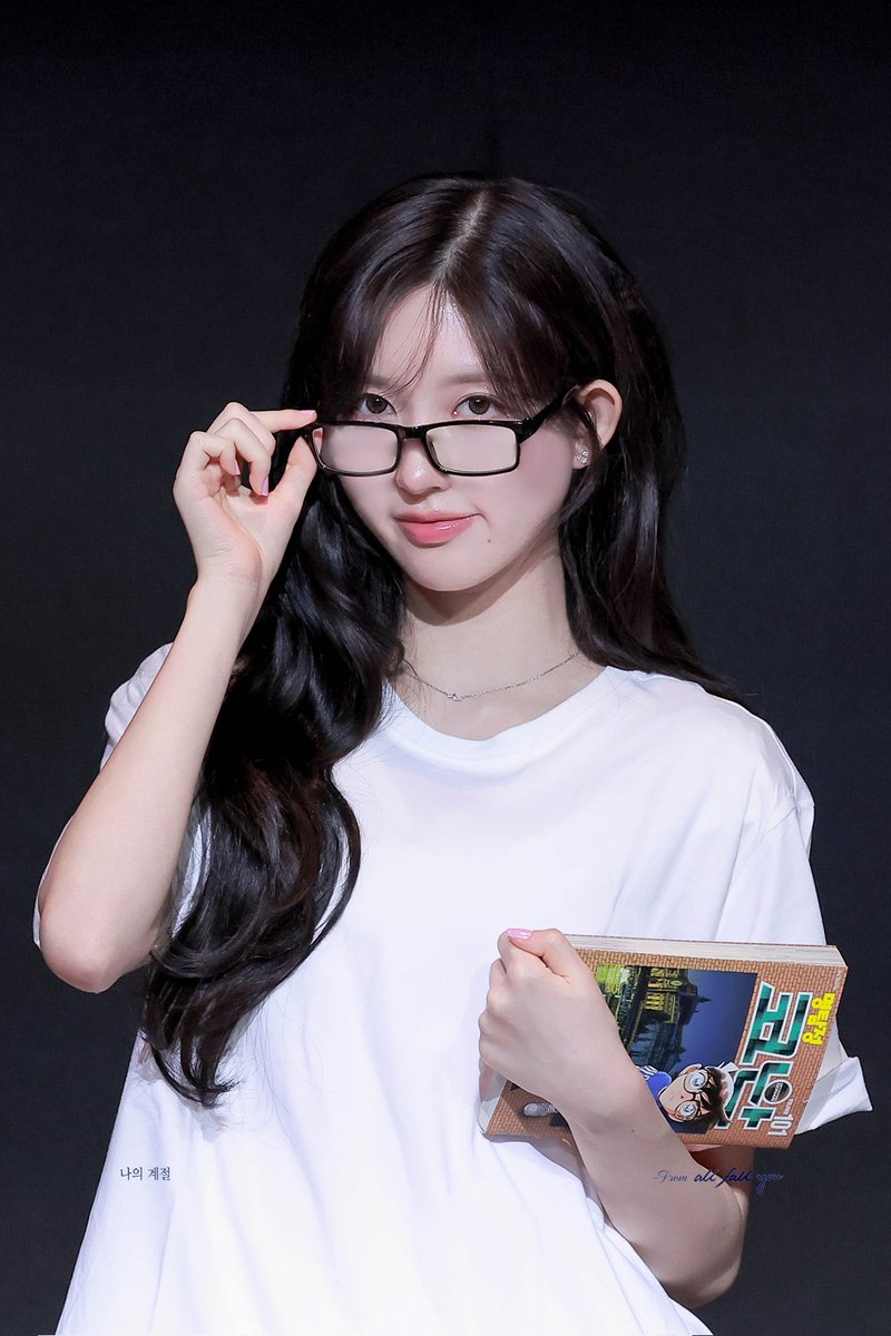 allFallyou's tweet photo. 260503 폴타쿠 #가을 #GAEUL #IVE #아이브 #ガウル https://t.co/uZcjtqi71t