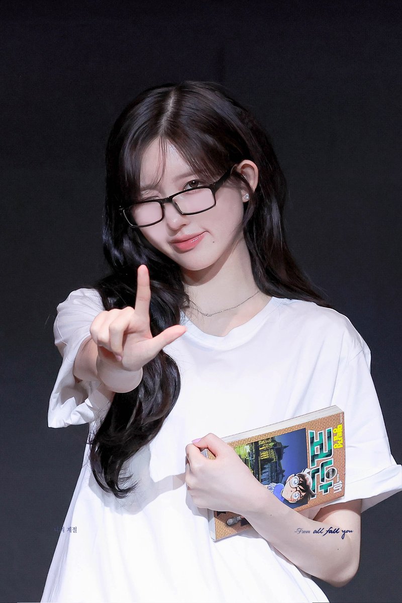 allFallyou's tweet photo. 260503 폴타쿠 #가을 #GAEUL #IVE #아이브 #ガウル https://t.co/uZcjtqi71t