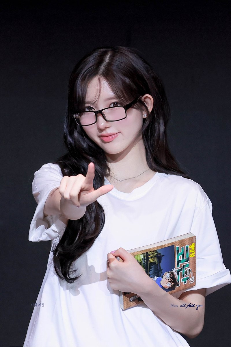 allFallyou's tweet photo. 260503 폴타쿠 #가을 #GAEUL #IVE #아이브 #ガウル https://t.co/uZcjtqi71t