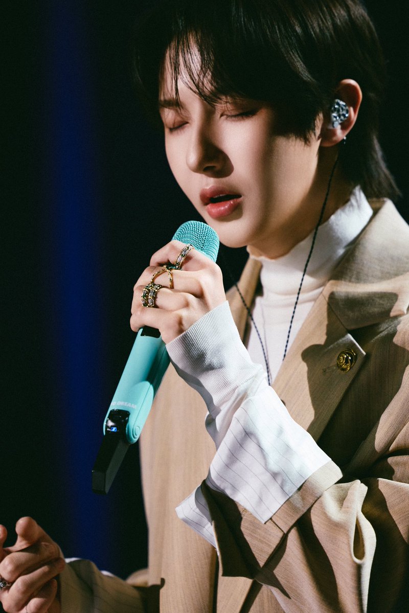 POPCORNBOBO323's tweet photo. 261001 #RENJUN #런쥔 STUDIO 

舞台准备，期待正在升温。
听一程旋律，循音乐而行。 https://t.co/iqMBFbG3HL
