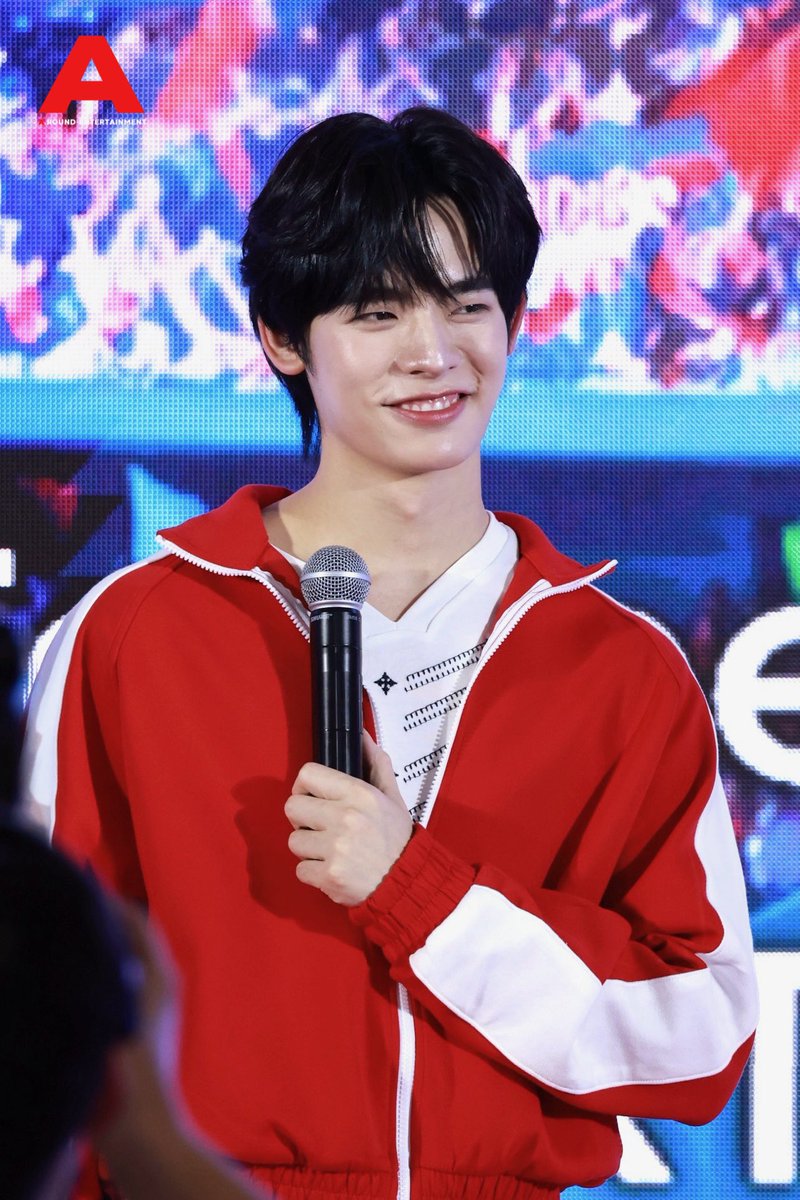 around_ent's tweet photo. “ป๋อ ศุภการ” ในงาน “THE MALL LIFESTORE SPORT DAY AFTER MATCH TEETEE &amp; POR”

TTP AT THE MALL LIFESTORE 
#TheMallBangkapiXTeeteePor
#teeteepor #ตี๋ตี๋ป๋อ 
#AfterMatch #Porsuppakarn 
#TheMallLifestoreSportDayAfterMatch https://t.co/htTPNDTTxR