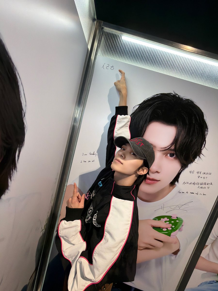 WayV_official's tweet photo. WayV at NEO DIMENSION 💚

#WayV #威神V
#NCT #NEODIMENSION
#NCT_10TH_ANNIVERSARY https://t.co/GKYSI9geOi
