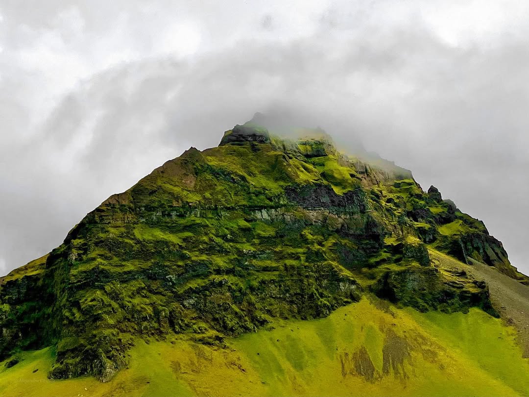 GlorM1's tweet photo. Iceland is making us GREEN π with envy! π: Iceland
πΈ: @adventuringwithalej_
#meriwool #meriwoollayers #staycozy #outdoorclothing #adventureclothing #adventure #adventureready #adventuretime #explore #exploremore #explorenature #outdoors https://t.co/jz0m0VNORO