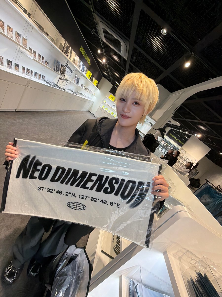 WayV_official's tweet photo. WayV at NEO DIMENSION 💚

#WayV #威神V
#NCT #NEODIMENSION
#NCT_10TH_ANNIVERSARY https://t.co/d47hOELb9j
