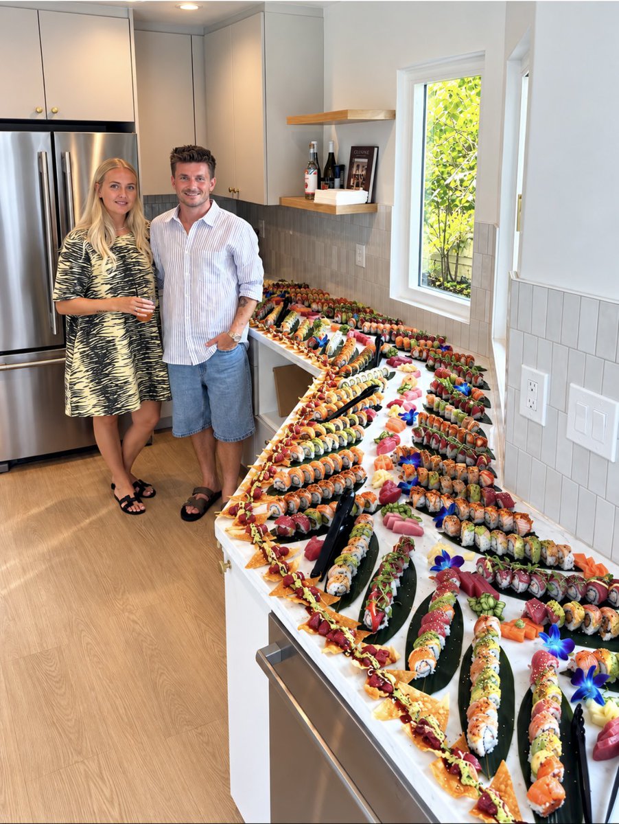 kvng_chi's tweet photo. Now THIS is how you throw a proper housewarming party. 😮‍💨🏡🍣🔥 https://t.co/BaoYuiz6qV