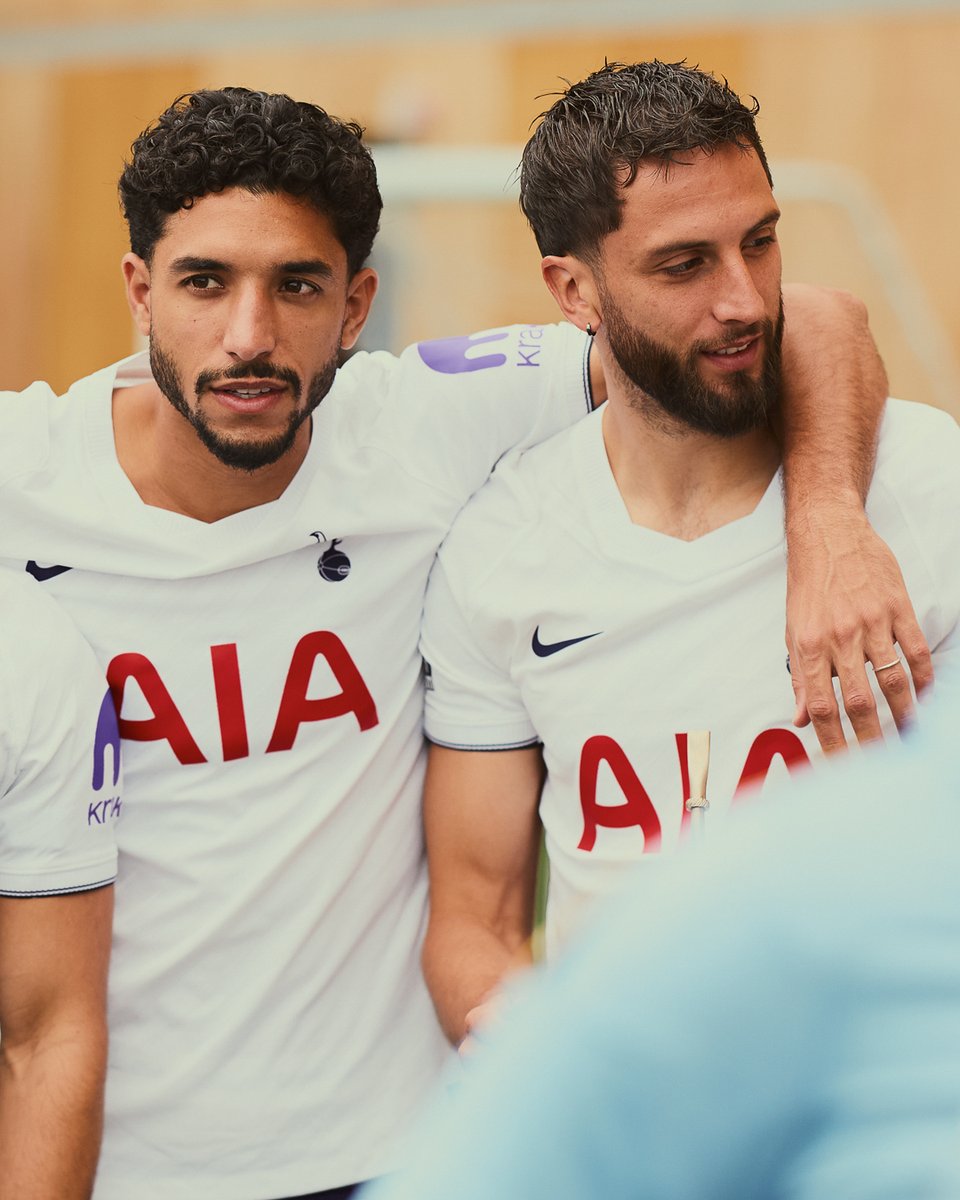 SpursOfficial's tweet photo. All together 🤝

Take a look at the best images from our 2026/27 squad photo day 📸

📲 https://t.co/heXtK7ts5r https://t.co/Y16i8WtDEn
