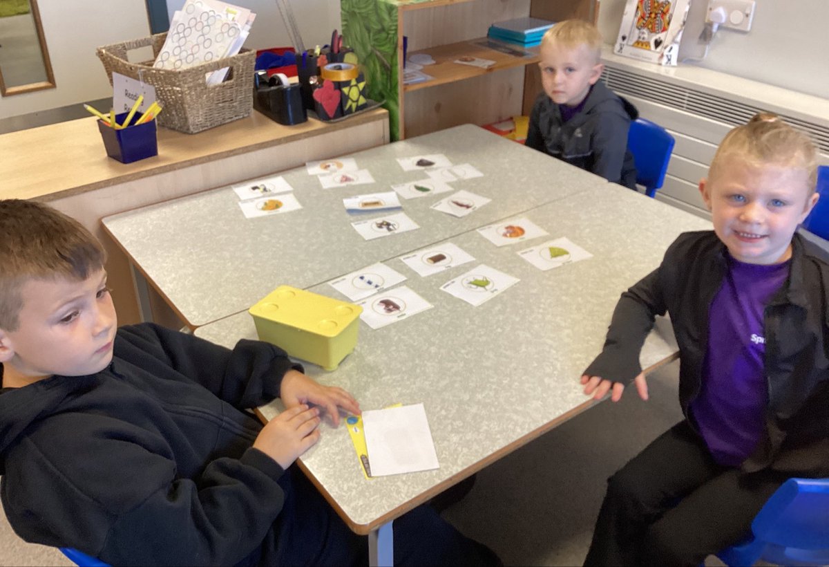 SpringwellYear1's tweet photo. Fabulous rhyming in Year 1. We matched all of the Oi Frog! rhyming words today in our writing lesson. 😀💜✏️📚 https://t.co/bKUep6nMKO