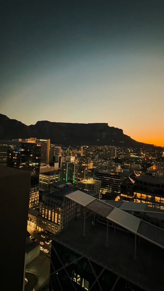 jstar8195's tweet photo. Lost in wanderlust, found in the moments 🌄🏞️🌃
📍Cape Town, South Africa 🇿🇦🛩️🗺️📸✌🏼🌍
•
•
•
•
•
•
•
•
•
•
•
•
•
•
•
•
•
•
•
#nomadicbearventures #capetown #southafrica #airbnb #airbnbexperience #wander #wanderlust https://t.co/WYpppKNvwJ