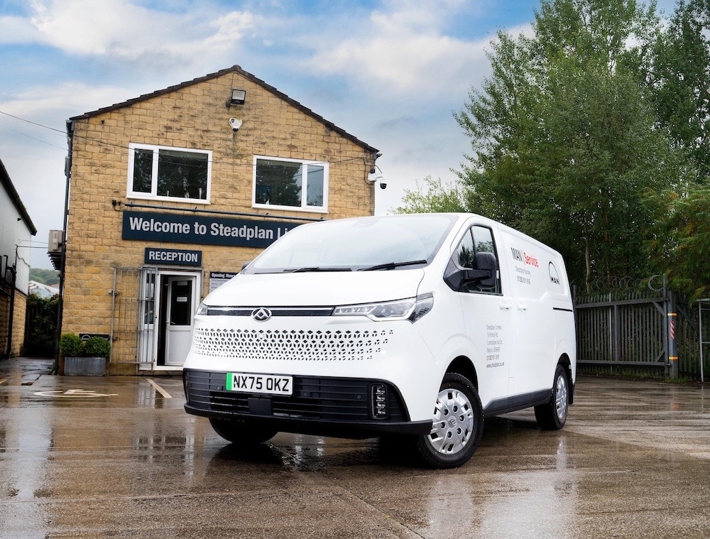 Comm_Motor's tweet photo. Commercial vehicle dealer Steadplan has taken delivery of five MAXUS eDELIVER 7 electric vans for its parts delivery operation, with projected energy savings of more than £18,000 a year across the fleet. READ MORE … https://t.co/7ohe42QSh4

#CommercialMotor https://t.co/yJOqEtU7Sz