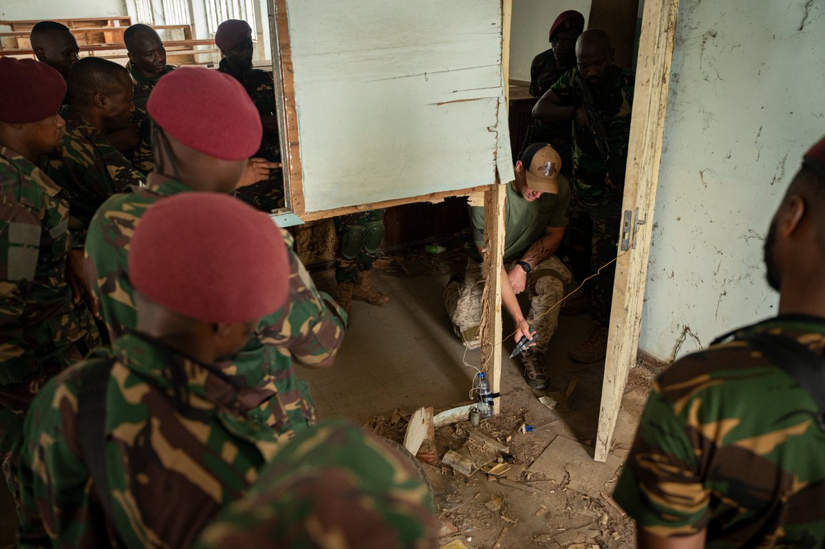 USSOCAF's tweet photo. 🇺🇸🇹🇿Detect. Counter. Clear. Marine SOF and the TPFD sharpened improvised explosive device detection and counter-IED skills during a #JCET in Tanzania @USSOCOM @usembassytz @USAfricaCommand https://t.co/FdKGgVf17t