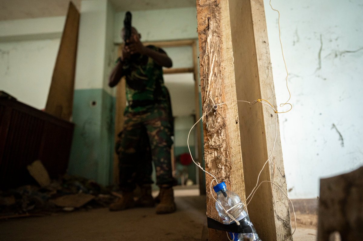 USSOCAF's tweet photo. 🇺🇸🇹🇿Detect. Counter. Clear. Marine SOF and the TPFD sharpened improvised explosive device detection and counter-IED skills during a #JCET in Tanzania @USSOCOM @usembassytz @USAfricaCommand https://t.co/FdKGgVf17t