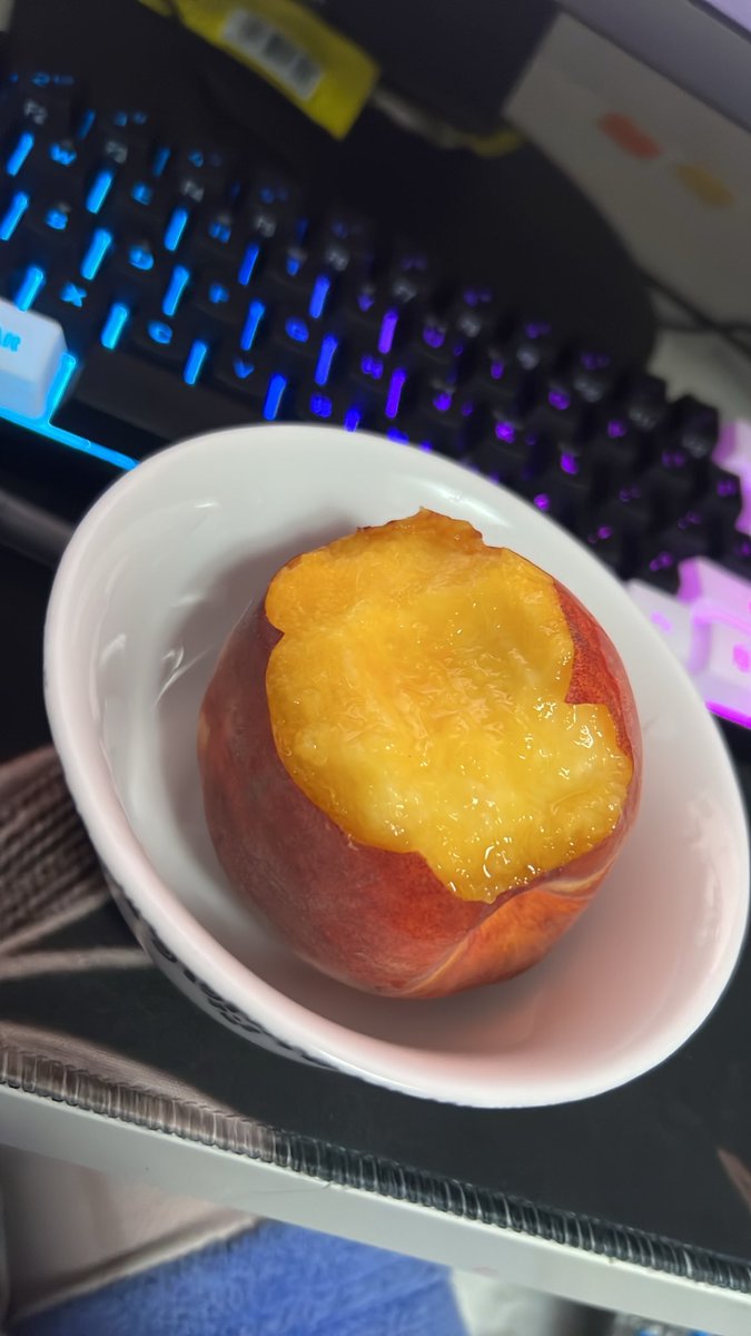 waarona's tweet photo. peach i think https://t.co/YJR68FoNP7