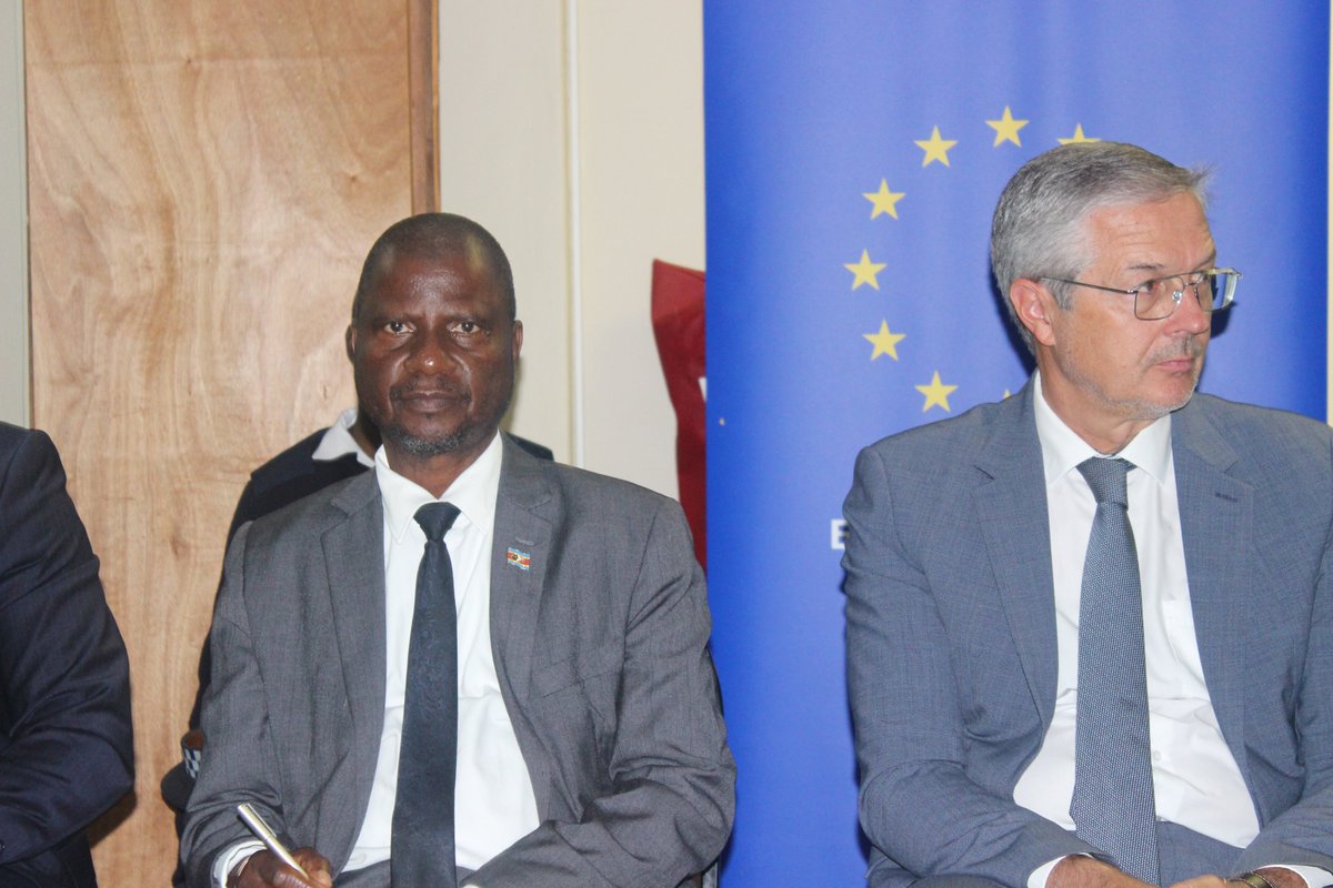 EUinEswatini's tweet photo. EU Ambassador H.E. Karsten Mecklenburg joined Government as 200+ farmers and agricultural practitioners graduated from Eswatini Dairy Board training programmes.
Among them were 50 farmers supported through the EU-funded ELVCDP in dairy production and processing. https://t.co/mwCXX3iQ4Z