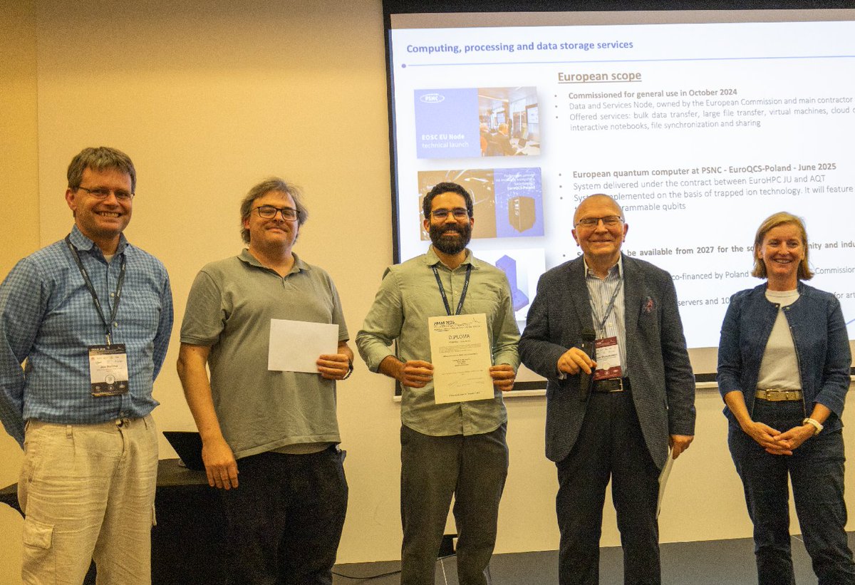 MultiXscale's tweet photo. PPAM Best Paper awarded to Rodrigo Bartolomeu, Rene Halver, Jan Meinke and Godehard Sutmann!

➡️ https://t.co/sxzTJ8XAn3 https://t.co/1eGe5A4ZP1