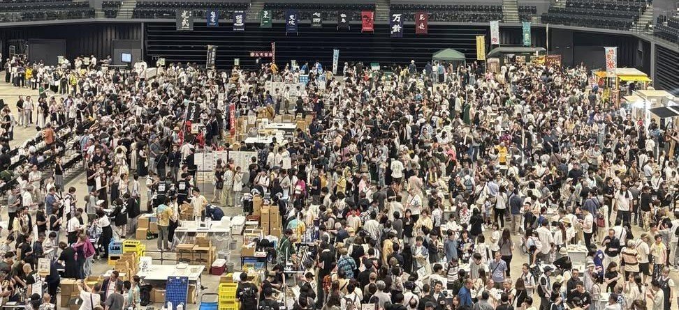 sai_kisaragi's tweet photo. 文春「SAGAアリーナに知事が利用していて酒を隠している部屋があるらしい」
佐賀県民⇒隠しているどころかアリーナ全体でお酒のイベントを開いて全員で佐賀酒飲んでる

終
制作・著作
━━━━━
　ⓃⒽⓀ

#文春 #SAGAアリーナ https://t.co/3ygt1APXSB