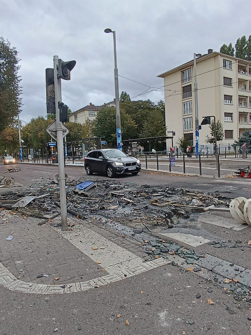Roland160550's tweet photo. @JLMelenchon Taisez vous ! Vous êtes infect, vous distillez le poison dans le petit cerveau des bas du plafond et des autres racailles. https://t.co/rLfFRp5cAQ