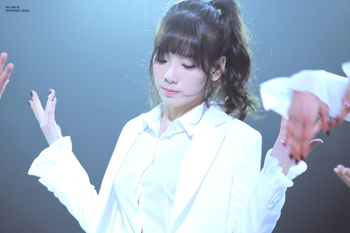 GuukiiG's tweet photo. Taengoo in a suit is too cool 😎 💜~     
#태연 #TAEYEON       

MBC Show! Music Core (140308)
Cr: CRISIS https://t.co/6pOOOiNhRG