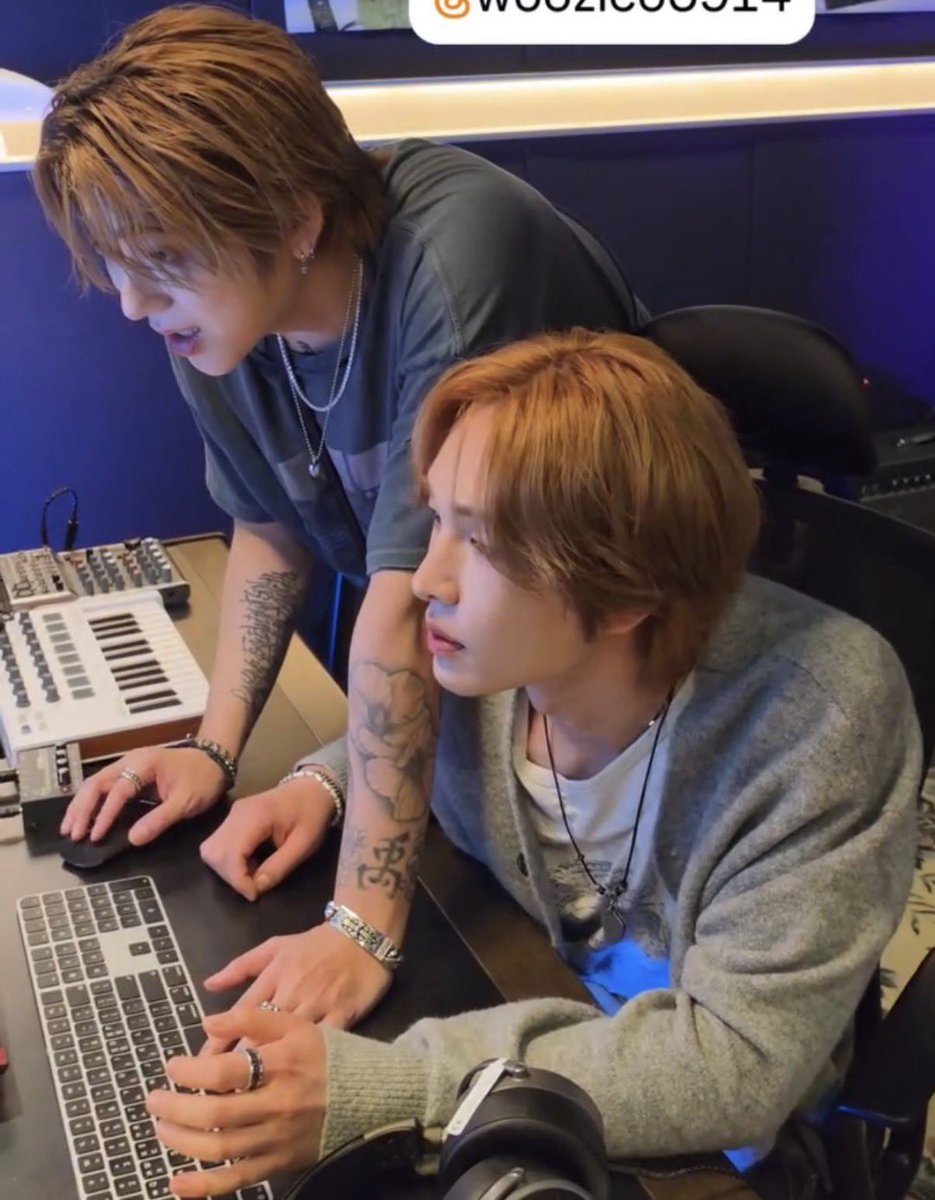 jinkix33's tweet photo. they’re saying jinki is bisexual https://t.co/t3dzpNVuvy
