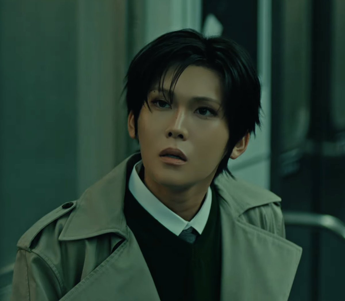 EverBarbiez's tweet photo. BLACK HAIRED HYUN IS BACK????? https://t.co/CNubCugFrM