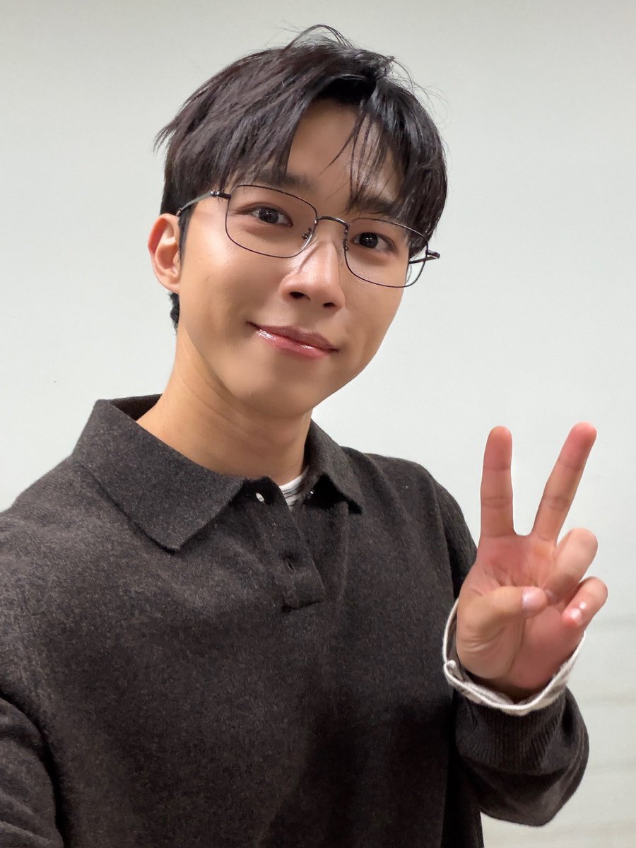 NFlyingofficial's tweet photo. 장 안대 
안 잊을거예요
대 학축제 마저 잘 즐기고 또 보면 좋겠다!

#NFlying #엔플라잉 #서동성 #SeoDongSung https://t.co/3J494G8L3h