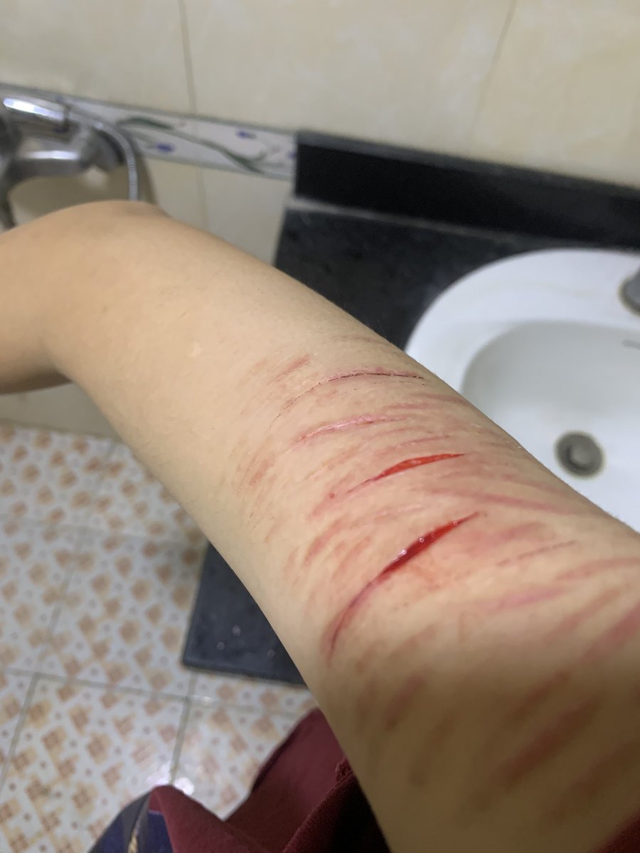 embethichsh's tweet photo. tht sự kh nhịn nổi nx #sfxtwt #sh #fake https://t.co/mRwhoLDWMk