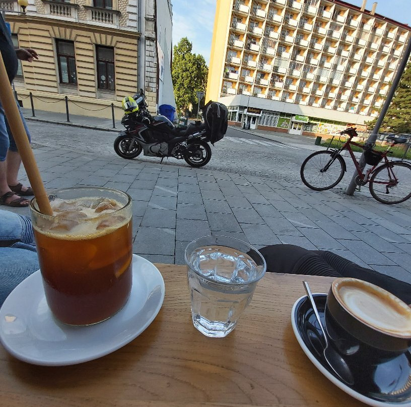 Rickards5v's tweet photo. Hoy recorro las calles animadas de Barcelona, café en mano y muchas ganas de descubrir rincones nuevos. Qué día perfecto para salir! https://t.co/bvODC8Klxz