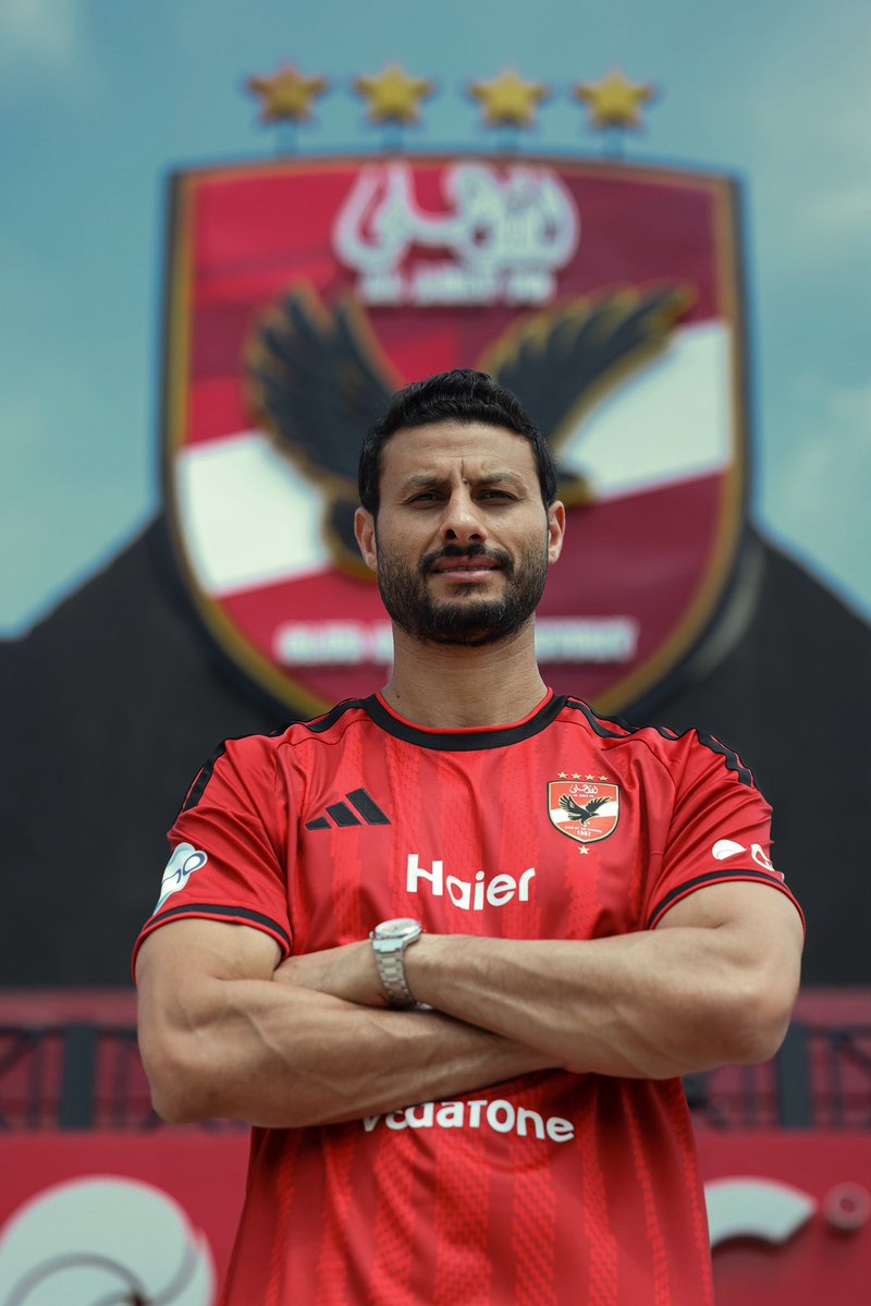 Lorenz_KO's tweet photo. Al Ahly captain Mohamed El Shenawy (37) has signed a new contract until June 2028.
He's won 27 titles, including four #CAFCL crowns since joining the club from Petrojet back in 2016.
👤 352 games
🥅 228 goals conceded
⛔️ 183 clean sheets
#YallaYaAhly https://t.co/HSUsSdnXGS