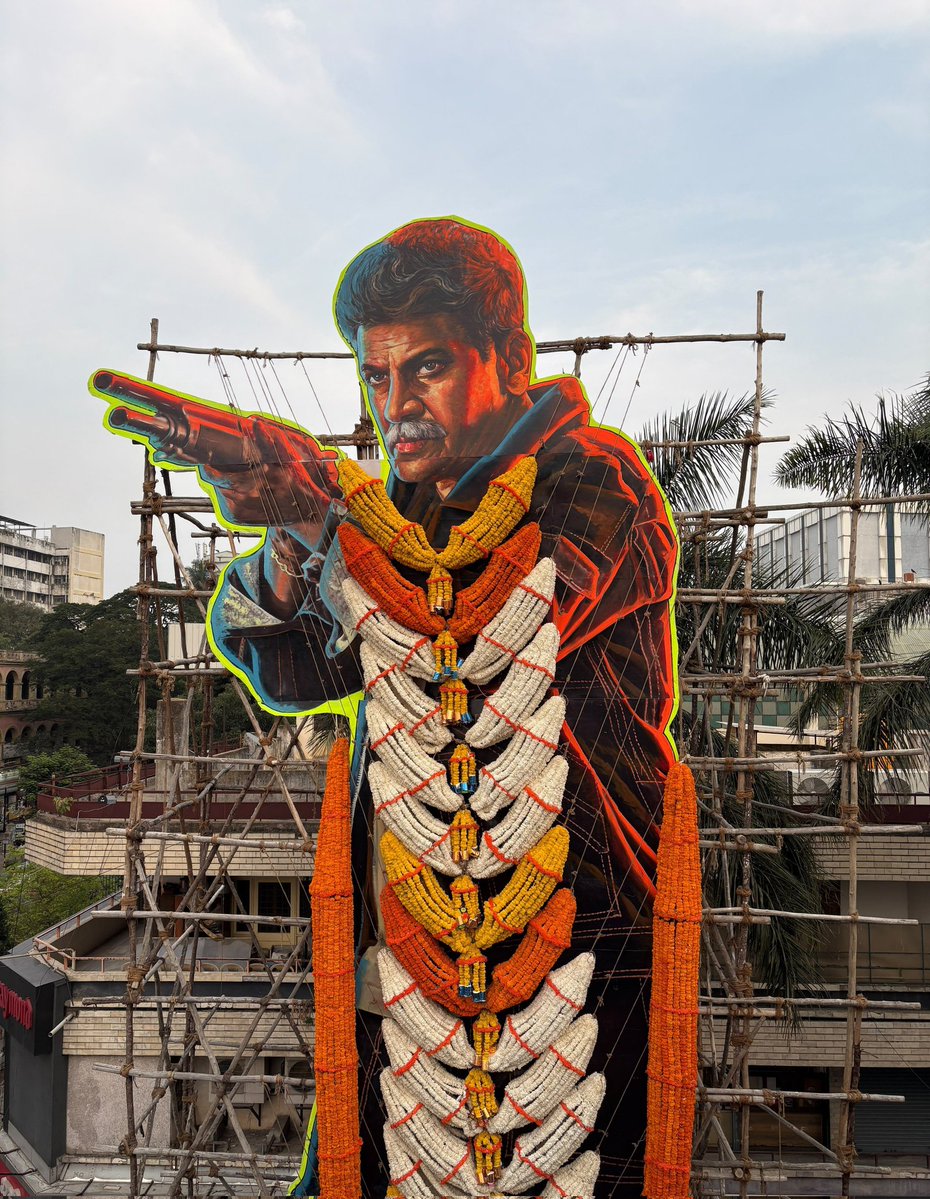 shivuaDDa's tweet photo. ಈಸಲನೂ ಹಬ್ಬ ಜೋರಾಗ್ ಇರುತ್ತೆ 🔥

#Bail Grand Releasing From Tomorrow 😍

#KingShivanna On Big Screen Will Be Festival Mode 🔥👑 

#Shivanna #BailonOct2
#DrShivaRajkumar #ShivuaDDa https://t.co/TfA0q9dr9N