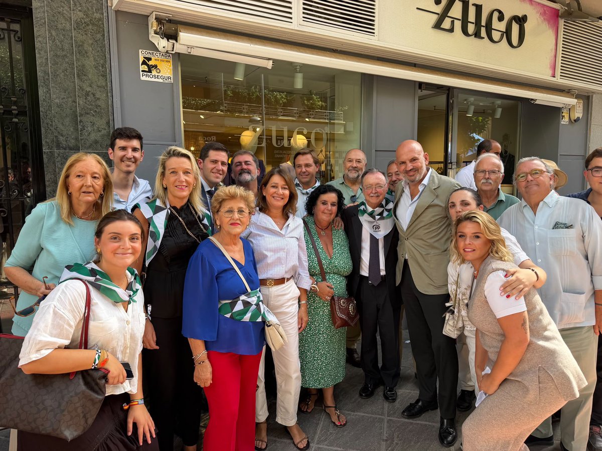 Man_ales's tweet photo. Todo apoyo a Ceuta es poco. Nos hemos reunido en la calle Asunción a mostrárselo . Los distritos @TrianaPopular y @pp_los_remedios hemos estado muy presentes junto a todo el @PPdeSevilla y nuestro Sec. Gral.  del @ppandaluz , apoyando al presidente  de Ceuta @JuanVivasLara https://t.co/ayMjvbGVyj