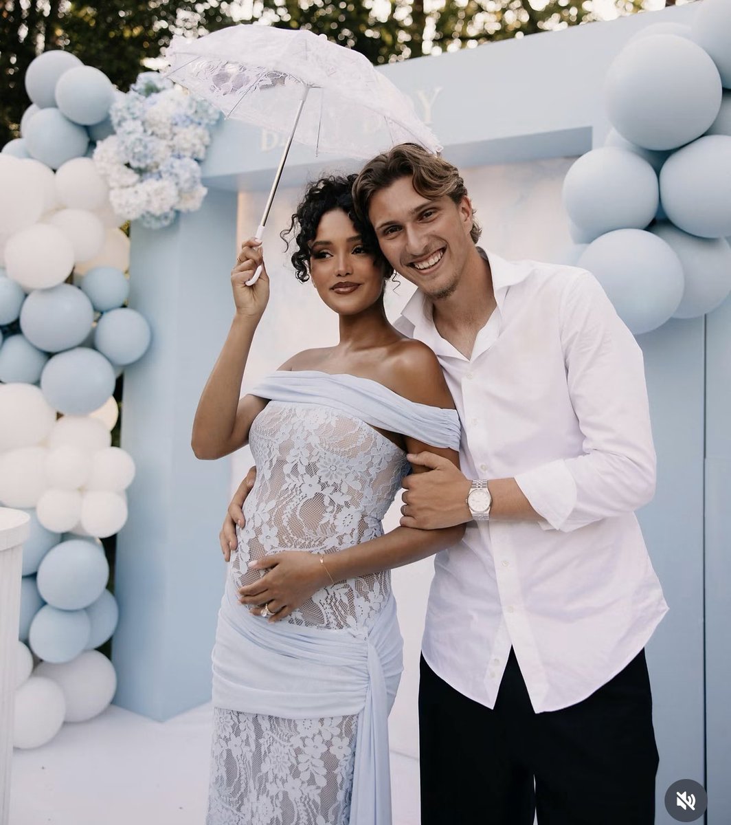 LMDPSG's tweet photo. Félicitations à Mika Godts et sa compagne, qui attendent un petit garçon. 💙🍼👶🏼 https://t.co/7s7BxrFnUP