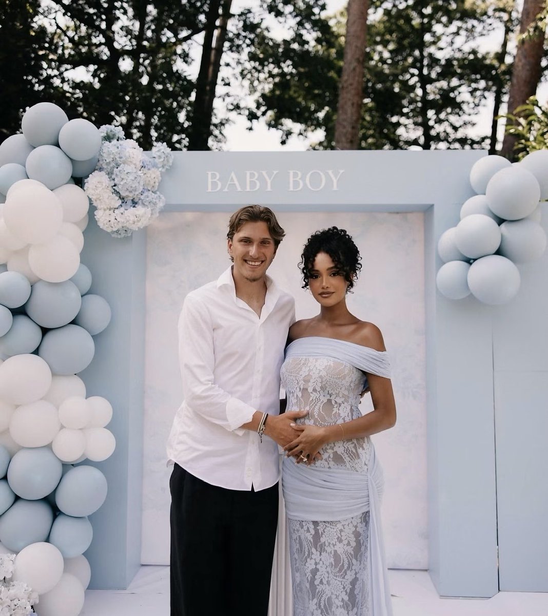 LMDPSG's tweet photo. Félicitations à Mika Godts et sa compagne, qui attendent un petit garçon. 💙🍼👶🏼 https://t.co/7s7BxrFnUP