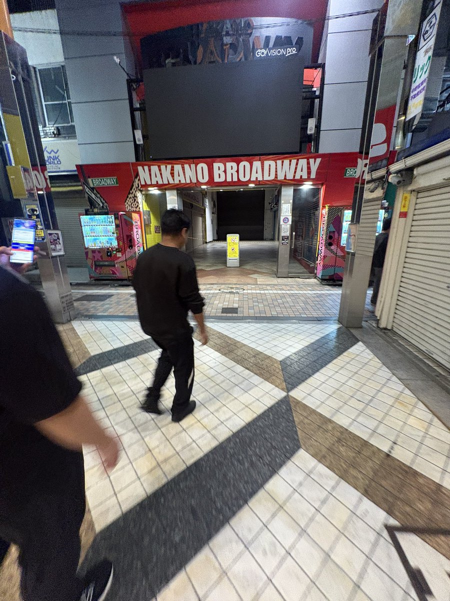 97CULT_'s tweet photo. この時間に中野徘徊してる気狂いそう https://t.co/UezJJyEbqt