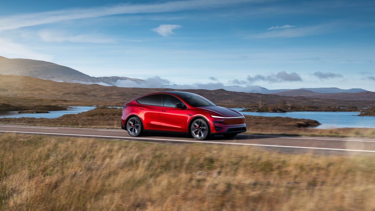 SawyerMerritt's tweet photo. Tesla is expected to release their Q3 production and delivery results tomorrow morning (October 2nd) before 9:30 AM ET.

Wall Street is expecting a vehicle delivery number of 462,000. Tesla will also release their Q3 energy storage deployment numbers. As always, I'll report the results the moment they come out.