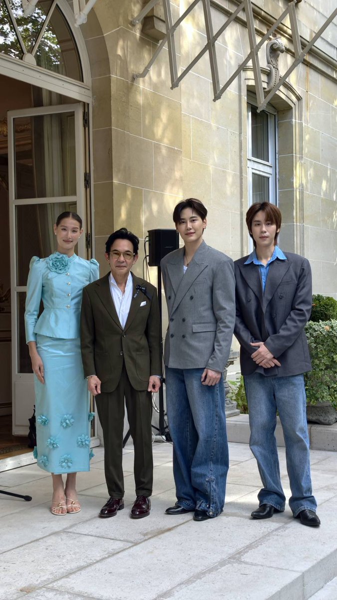 GMMTV's tweet photo. บุ๋น–เปรม นักแสดงจาก GMMTV และ พลอย อมองดีน กราเซต์ รองอันดับ 3 มิสยูนิเวิร์สไทยแลนด์ 2025 ร่วมงานแถลงข่าว Tout à fait Thaï 2026 ณ กรุงปารีส ประเทศฝรั่งเศส พร้อมร่วมถ่ายภาพกับ นายนิกรเดช พลางกูร เอกอัครราชทูตไทย ณ กรุงปารีส
อีกหนึ่งโอกาสสำคัญในการร่วมส่งเสริมและเผยแพร่เสน่ห์ของประเทศไทยสู่สายตาชาวฝรั่งเศสและนานาชาติ 🇹🇭🇫🇷✨

#BounPremxTouTaFaitThai2026
#BounPrem 
#GMMTV