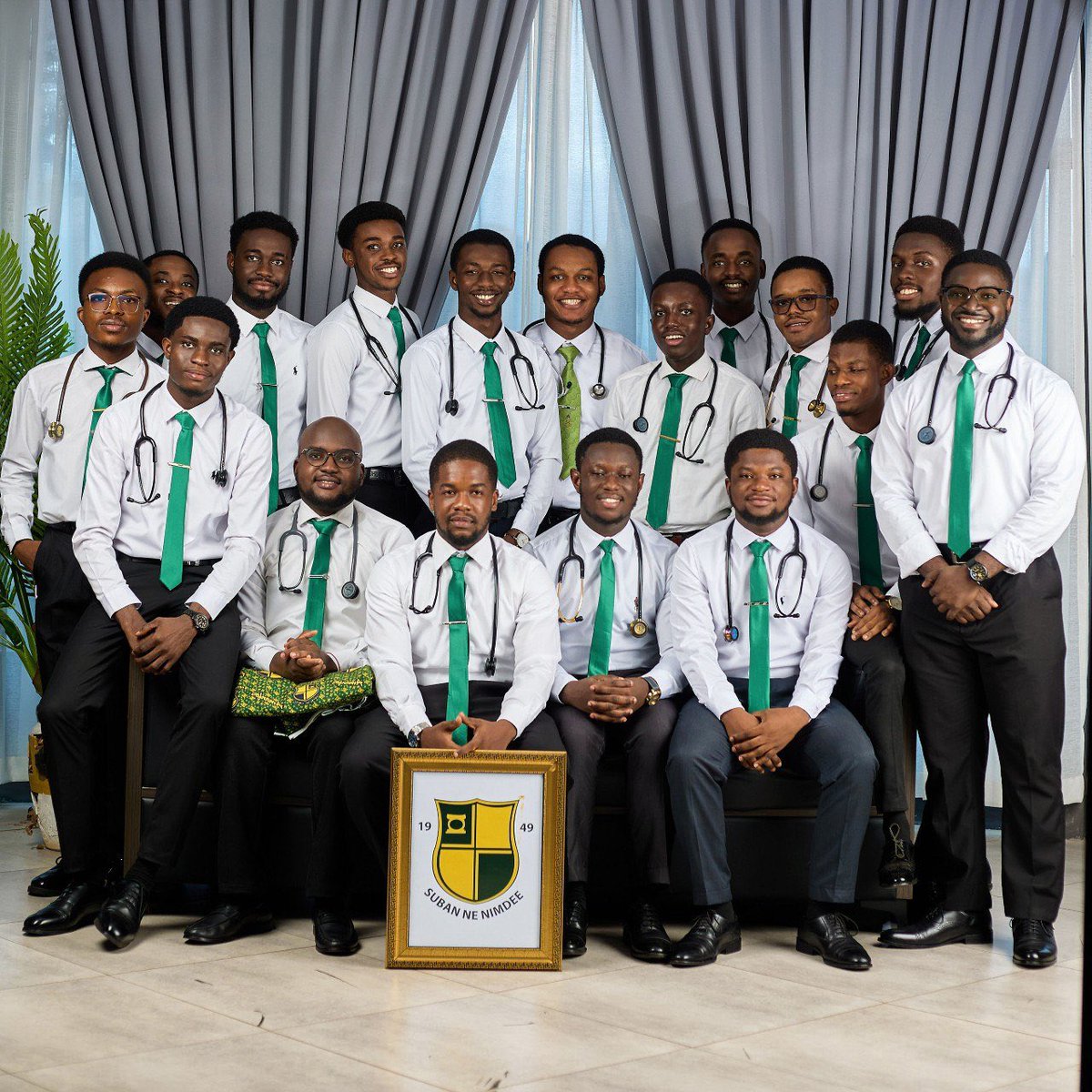 Ksmd2026's tweet photo. 💚💚💚💚💚
From Sofoline to the consulting room! 🩺🔥

Prempeh College gave us 18* brilliant boys who have now joined the noble profession of medicine.

18* brilliant minds. 18* doctors. One proud legacy. 👏🏾🩺
And singggg florest Prempeh college 🎶🎼
Congratulations, Amanfoɔ! 🎓 https://t.co/BDpUPFx9vM