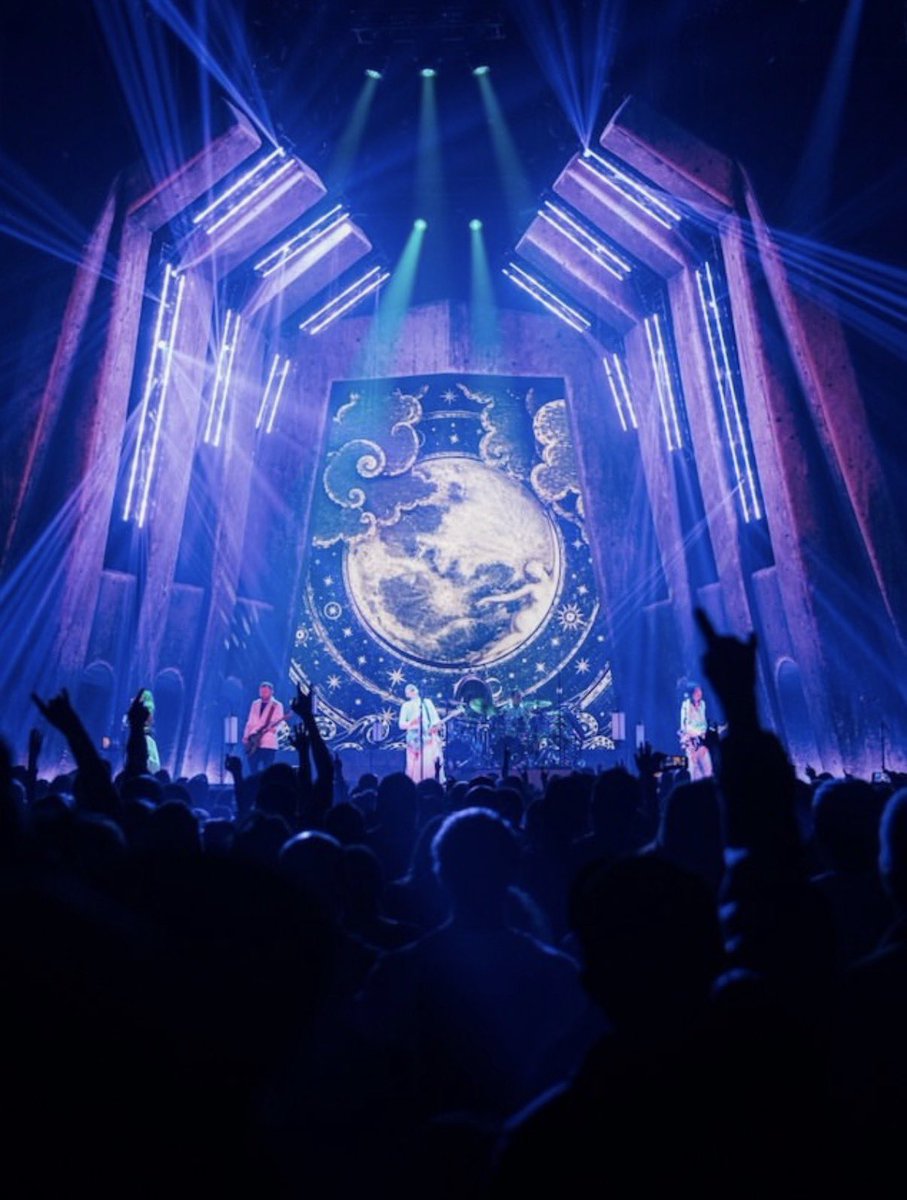 Jack_Bass_'s tweet photo. Amazing start to this new @SmashingPumpkin tour last night - great crowd at @TheSchott in Columbus!

Excited to hit the road now for the next 6 weeks - see you out there… 🤘 🎃 

📸: Michael Marten https://t.co/iYRufpkN5Z