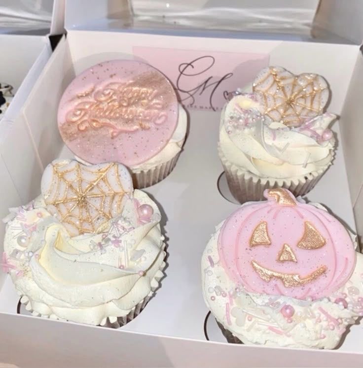dollyreesa's tweet photo. happy october dollies ! ❤︎︎ https://t.co/Rh33lgUjZg