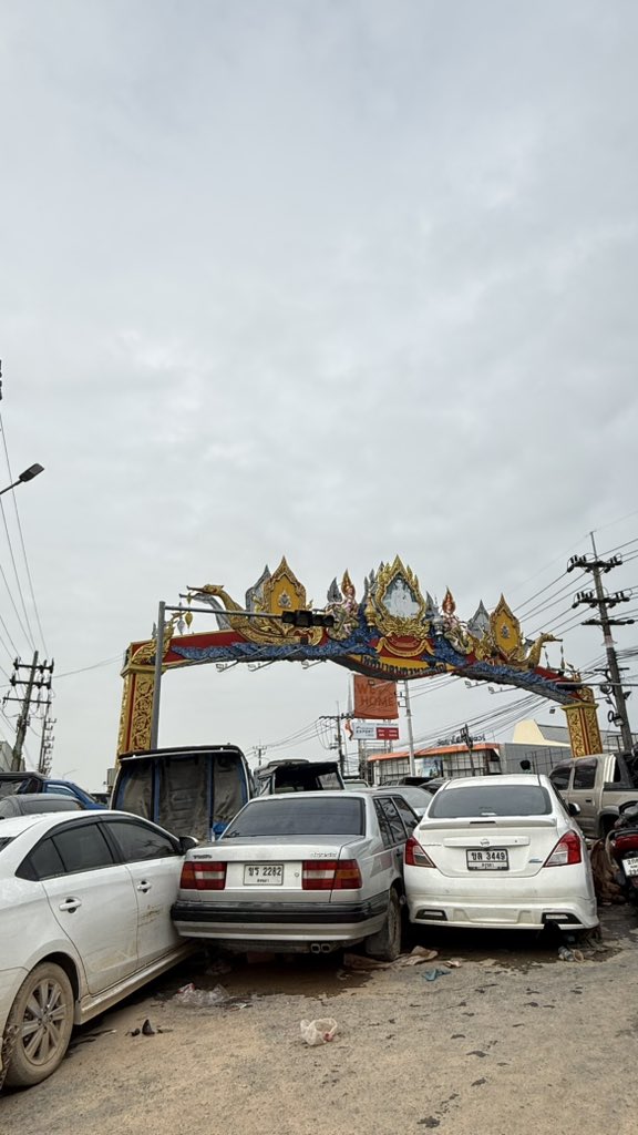 jsmtjyygyjbbjb's tweet photo. พูดถึงน้ำท่วมที่ว่าหนักแล้ว อันนี้คือสภาพเมืองหาดใหญ่ปีที่แล้วหลังน้ำลด ทั้งเมืองแทบจะเป็นเหมือนเมืองขยะ ทั้งเหม็นทั้งเน่า กลิ่นแบบไม่ดีมากกก นึกถึงตอนนั้นมันโคตรจะหนักมากกจริงงงๆๆๆ สาหัสเลยละ https://t.co/0NyQjNCuJE