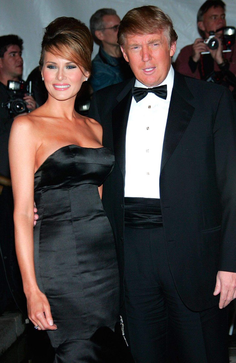 KUWTTRUMPS's tweet photo. Donald &amp; Melania at the Met Gala - 2005 🖤 https://t.co/rNc79YPfeO