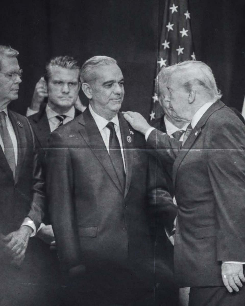 AlmaVenturaRD's tweet photo. Me llamó bastante la atención esta conversación entre Trump y Luis. A veces una pequeña anécdota deja ver mucho sobre cómo es la relación entre dos países. 🇩🇴🇺🇸

#LuisAbinader #RepúblicaDominicana https://t.co/BLsfuzDyR1